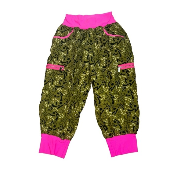 Zumba Women's Cropped Cargo Joggers Accent Waist Dance Gym Workout Fitness - Picture 1 of 7